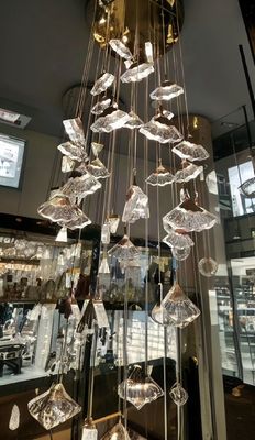ファンの形の豪華な水晶のチェンデリア 高天井の長い階段のチェンデリア 家族のためのヴィラ ホテル装飾