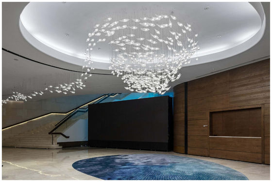 オーダーメイド ホテルのロビー 飾り付け 吊り灯 吊り灯 ショッピングモール ビラ リビング ルーム LEDライト 魚形ガラス