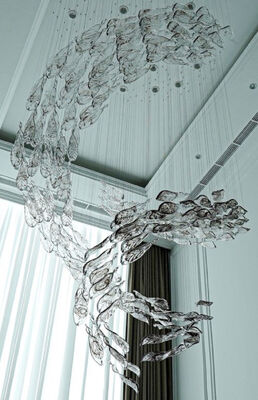 クリエイティブホテルロビーヴィラ宴会場エンジニアリングクリスタルカスタムランプ装飾スパイラルガラスリーフアクセサリー