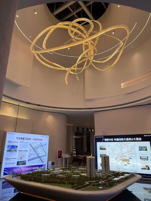 宴会場、クラブハウス、ホテルのロビー、営業部門、非標準プロジェクト向けのカスタムアートクリスタルリボンシャンデリア